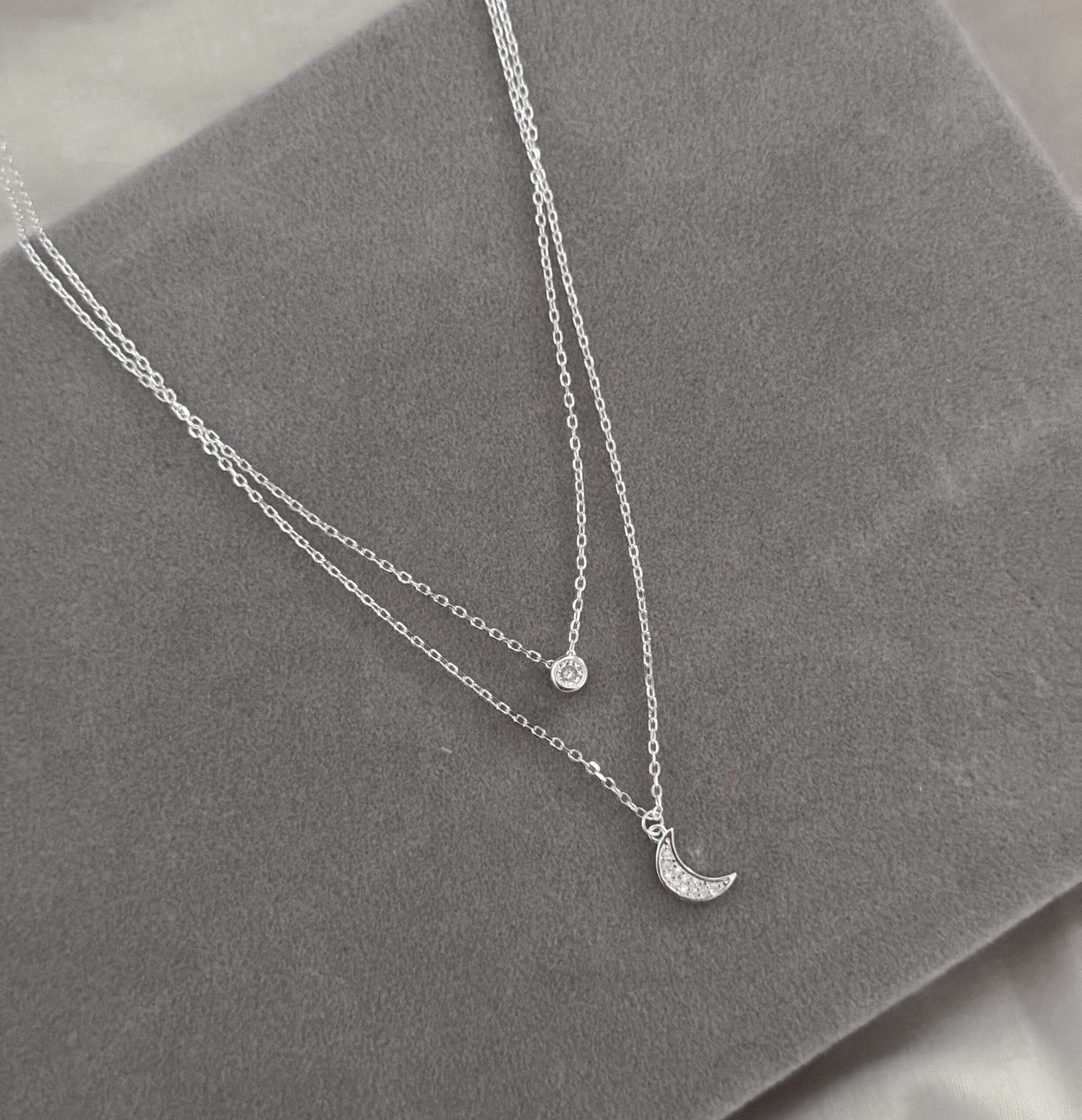 COLLAR DOBLE PUNTO DE LUZ MEDIA LUNA